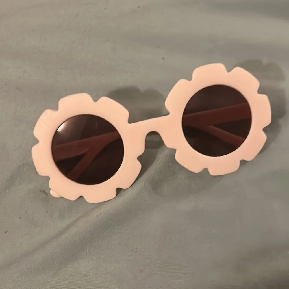 3/$20 NWT Kids Retro Sunnies